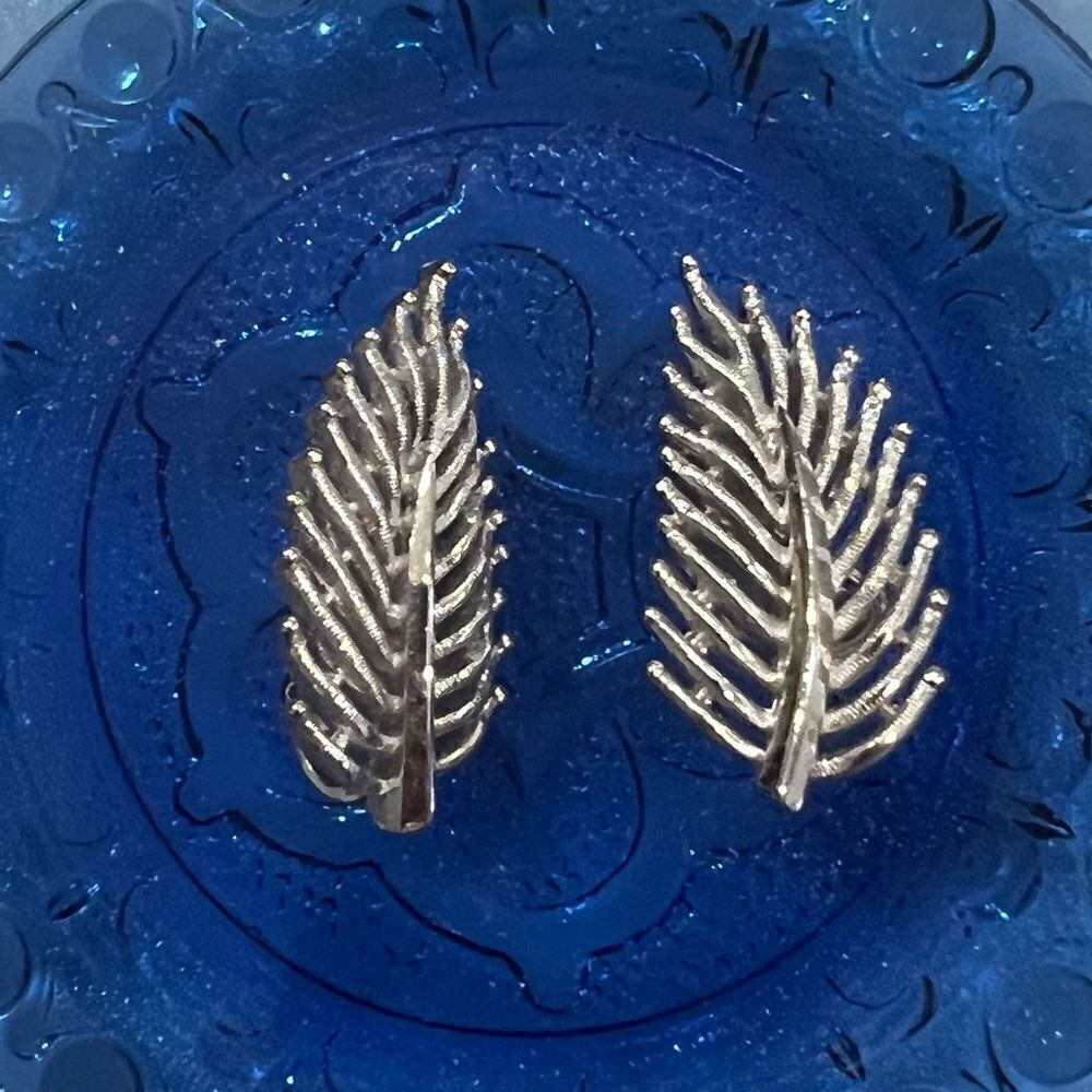 Trifari Vintage Silver tone Leaf Clip-On Classic Elegant Earrings